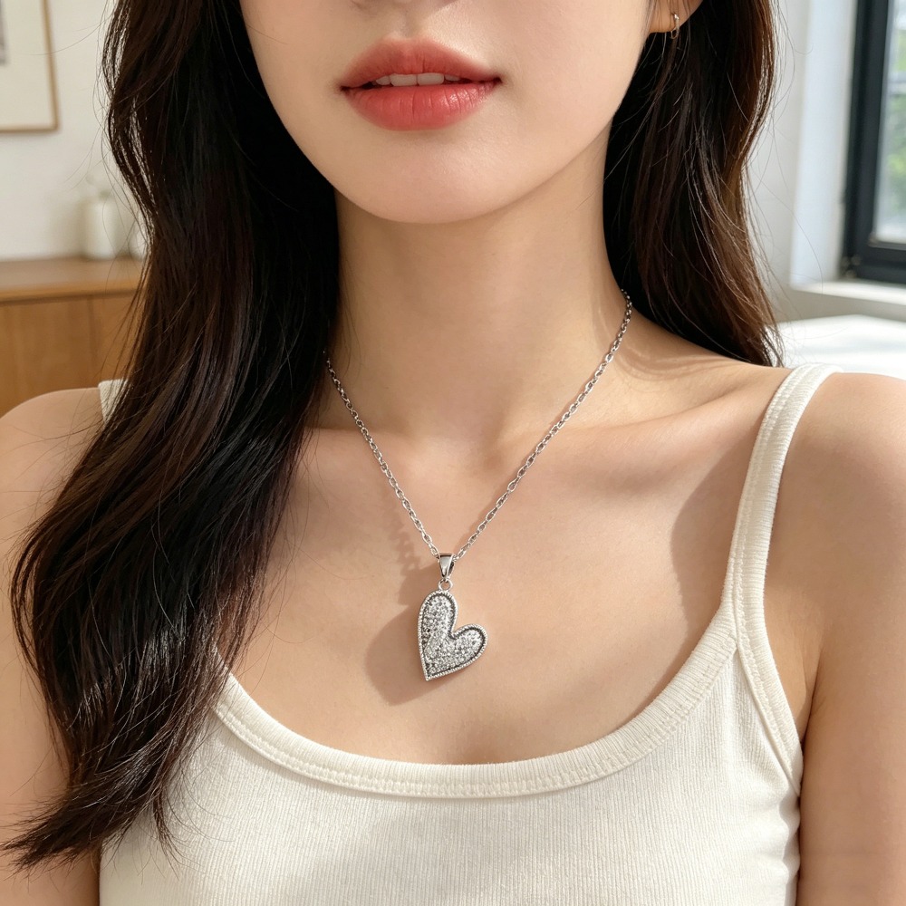Women's Exquisite Heart Letter Zirconia Chain Necklace, Light Luxury